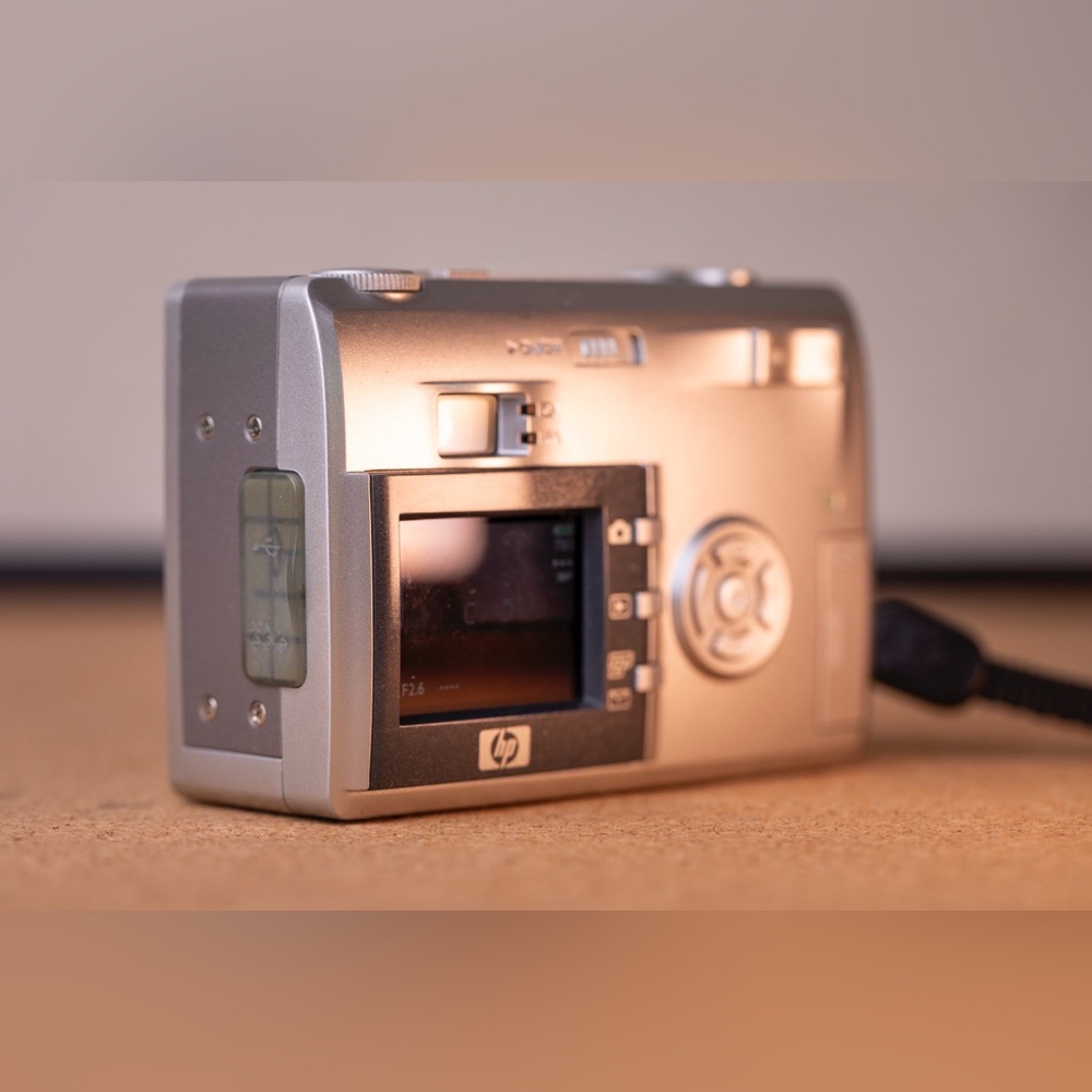 Hewlett Packard PhotoSmart 935 5.3MP 21x Zoom Digital Camera - Picture 5 of 11